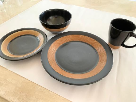 Pfaltzgraff dishes for sale in Naples FL