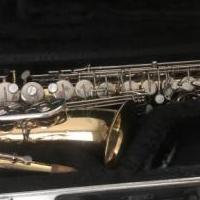 Alto saxophone for sale in Gonzales LA by Garage Sale Showcase member Kelley68, posted 11/03/2019