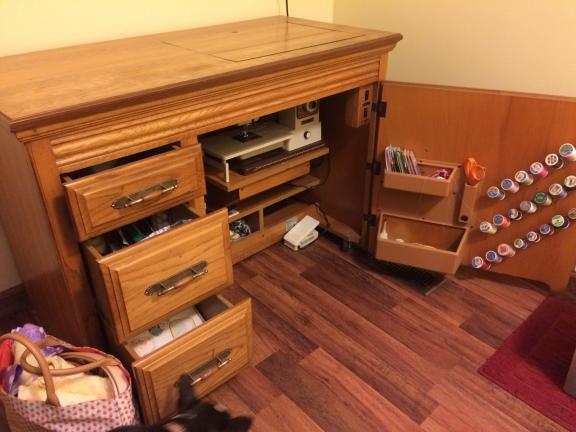 Sewing cabinet/machine