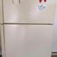 G E Refrigerator for sale in Burlington NC by Garage Sale Showcase member Rosiedog, posted 08/26/2019
