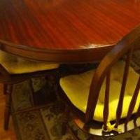 Round dining table with 4 chairs and leaf extention for sale in Naples FL by Garage Sale Showcase member florespcfix, posted 10/24/2019