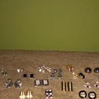 Pierced earrings for sale in Overland Park KS by Garage Sale Showcase member ks22225ks122519, posted 03/10/2020