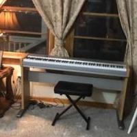 Electric piano for sale in Bracey VA by Garage Sale Showcase member Brenda23919, posted 12/09/2019