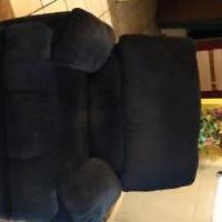 Recliner for sale in Willow Springs MO by Garage Sale Showcase member Lureeletterman5, posted 09/03/2019