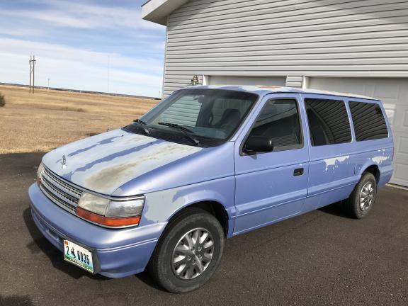 Minivan Plymouth Grand Voyager ‘93 for sale in Pine Bluffs WY