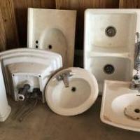 Kitchen and bath sinks for sale in Angleton TX by Garage Sale Showcase member Vane Martinez, posted 09/17/2019