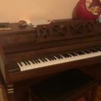 Whitney Piano for sale in Magnolia AR by Garage Sale Showcase member Rft830, posted 11/19/2019