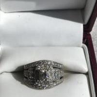 Diamond Engagement Ring w/band for sale in Moose Lake, Mn MN by Garage Sale Showcase member Jarhead78, posted 12/03/2019