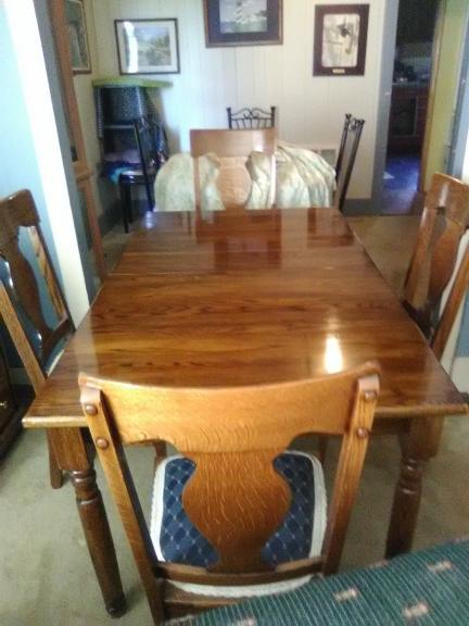 Solid Oak dining Rm Table & chairs Absolutely Beautifull