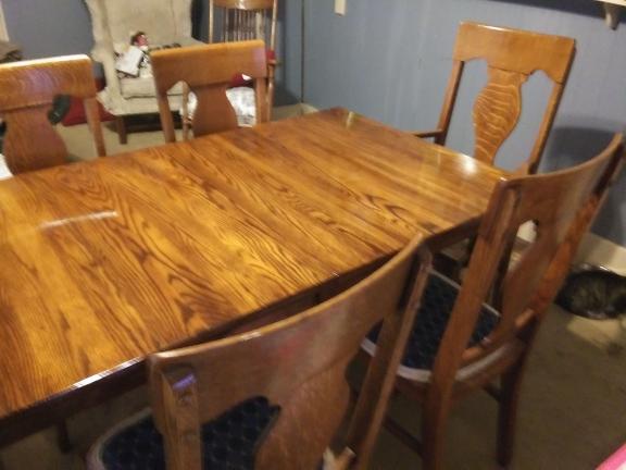Solid Oak dining Rm Table & chairs  Absolutely Beautifull