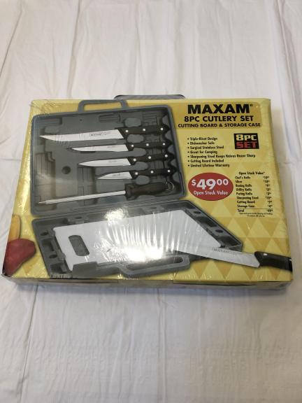 8pc cutlery set with cutting board for sale in Gonzales LA
