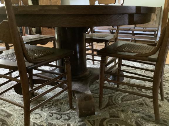 Dining Room Table w/4 ext.
