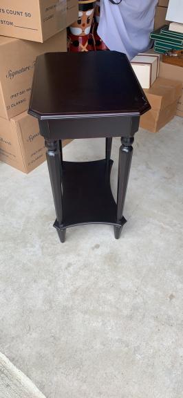 Accent table