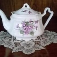 Arthur Wood & Son Teapot for sale in Beaver PA by Garage Sale Showcase member Doowopper, posted 07/17/2020