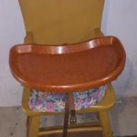 BABY HIGH CHAIR for sale in Saint Joseph MI by Garage Sale Showcase member kpatzkowsky, posted 09/10/2020