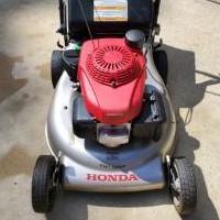 Honda Lawn Mower - Model HRR2169VKA for sale in Pinehurst NC by Garage Sale Showcase member jmcnealjr, posted 06/07/2020