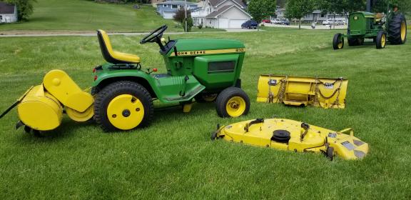 John Deere 210 Lawn Tractor for sale in Bellevue IA