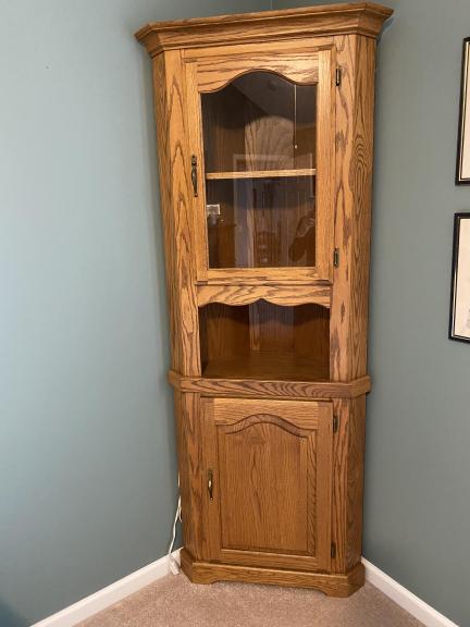 Amish oak corner cabinet for sale in Bowling Green OH