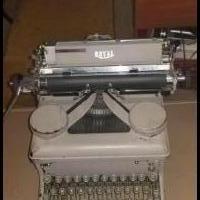 Royal khm 1937 typewriter for sale in Farmerville LA by Garage Sale Showcase member Jimmy G, posted 03/06/2020