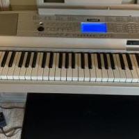 Yamah portable grand keyboard DGX-500 for sale in Lubbock TX by Garage Sale Showcase member Ldefrien, posted 09/18/2020