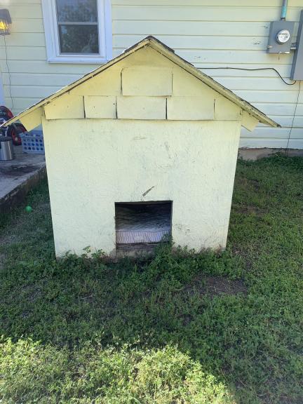 Doghouse for sale in Brownwood TX