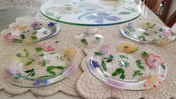 Hand painted cake plate with 4 plates for sale in Statesboro GA