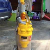 Dyson vacumm cleaner for sale in Southern Pines NC by Garage Sale Showcase member Iluvthebeach, posted 08/01/2020