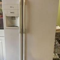 Refrigerator and Range for sale in Halifax VA by Garage Sale Showcase member LouiseKidd, posted 05/22/2020