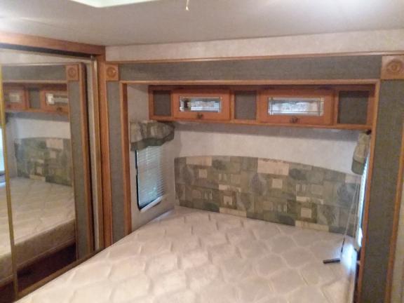 2004 39' Fleetwood RV Trailer