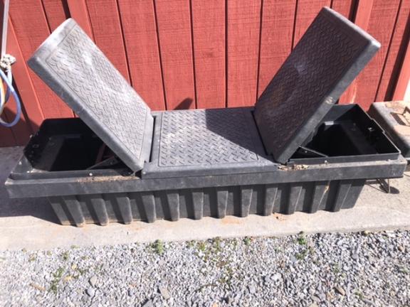 Truck bed tool box