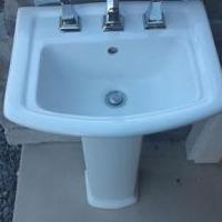 Pedestal Bathroom Sink / Faucets for sale in Pinehurst NC by Garage Sale Showcase member RugbyGuy, posted 01/03/2022
