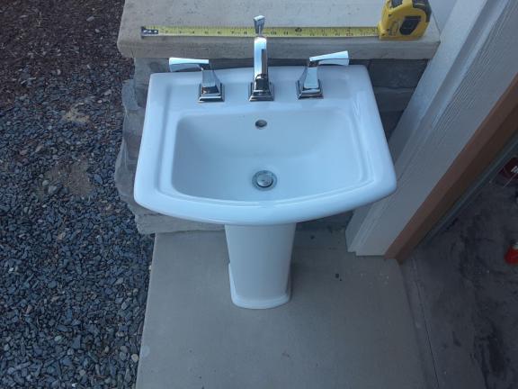 Pedestal Bathroom Sink / Faucets for sale in Pinehurst NC