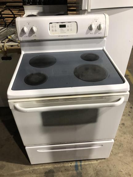 Glass top electric range self clean for sale in Sandusky OH