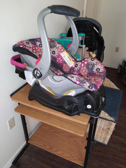 Pink Baby carseat for sale in Abilene TX