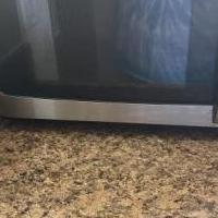 Microwave for sale in San Diego CA by Garage Sale Showcase member Kweske9797, posted 10/19/2021