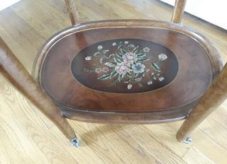 Beautiful table with removable serving Tray