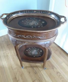 Beautiful table with removable serving Tray