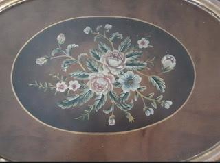 Beautiful table with removable serving Tray