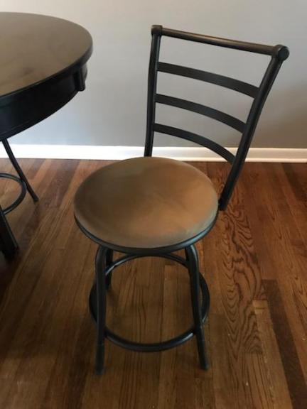 Kitchen Table w/ 4 chairs