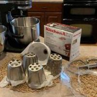 KitchenAid 325 HD Mixer for sale in Plainfield IN by Garage Sale Showcase member Faulkfam, posted 08/01/2021