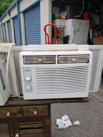 Window unit air conditioner