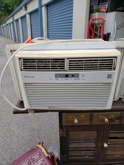 Window unit air conditioner