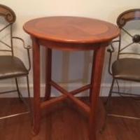 Table and stools for sale in Mckinney TX by Garage Sale Showcase member Moody1953, posted 10/08/2021