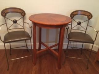 Table and stools for sale in Mckinney TX