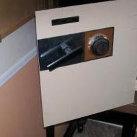 Floor safe on stand and wheels for sale in Burr Oak MI by Garage Sale Showcase member rock416, posted 10/28/2021