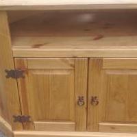 TV Stand for sale in Warminster PA by Garage Sale Showcase member emmybec2, posted 08/29/2021