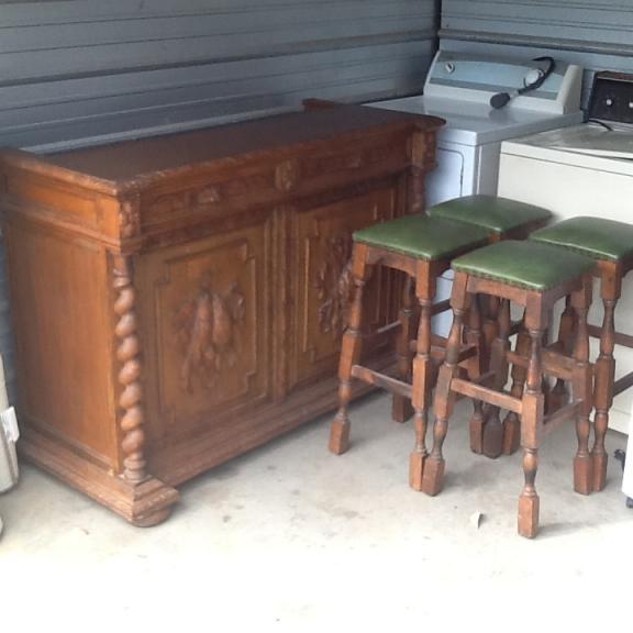 Carved Wooden Bar with 4 Bar Stools for sale in Bowling Green KY