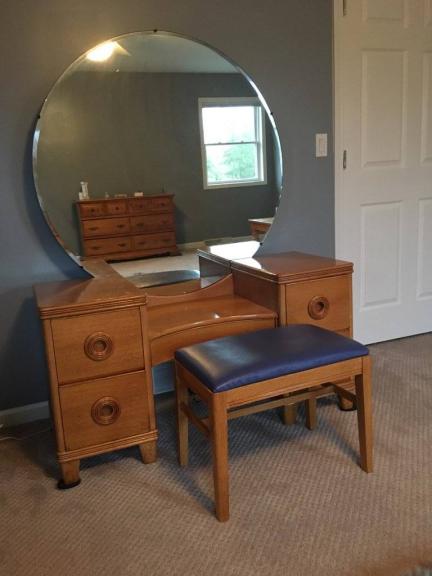 5 drawer dresser and mirrored vanity