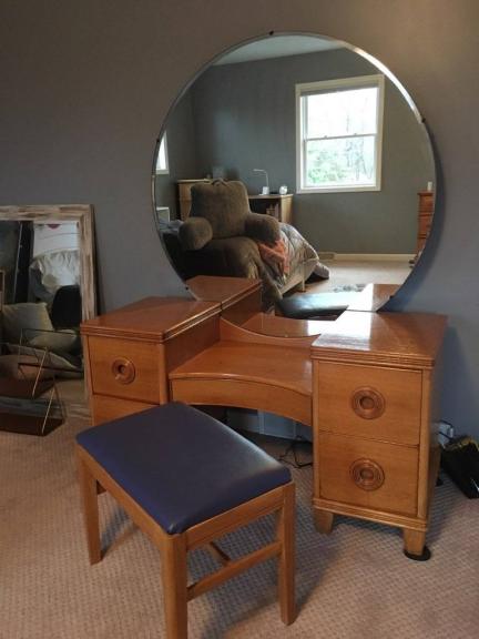 5 drawer dresser and mirrored vanity