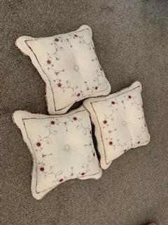King Bedspread + 3 matching decorator pillows